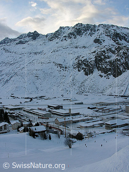Foto: Blick über Andermatt zum Rossmettlengrat und Spitzigrat.