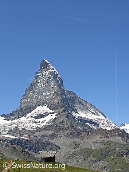 Foto: Matterhorn. In der Mitte der Hörnligrat, rechts der Zmuttgrat (inkl. Zmuttnase).
Am Fuss des Matterhorns links der Furggletscher, rechts der Matterhorngletscher.