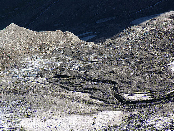Foto: Spuren eines Murgangs auf dem Blinnengletscher.