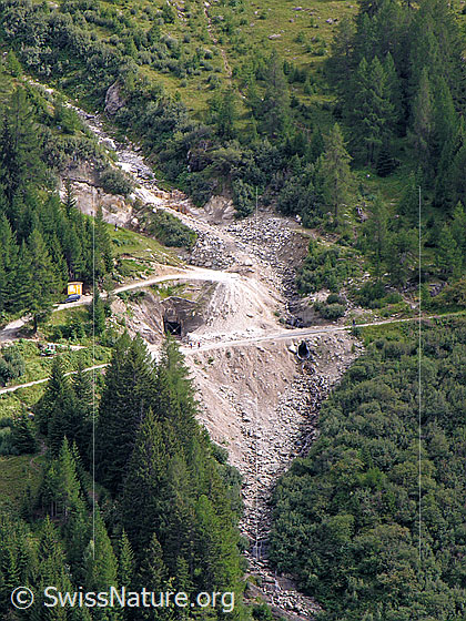 Foto: Blick auf die Grube Lengenbach. Fundstelle von vielen verschiedenen Mineralien.