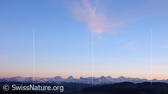 Foto: Abendstimmung mit Schrattenfluh und Berner Alpen (Wetterhorn, Schreckhorn, Finsteraarhorn, Eiger, Mönch und Jungfrau).