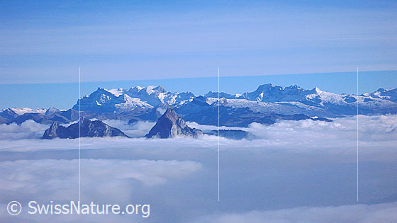 Foto: Glärnisch, Bächistock, Bös Fulen und Pfannenstock. Aus dem Nebelmeer ragen Kleiner Mythen und Grosser Mythen.
