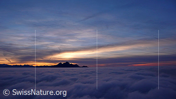 Foto: Grosses Nebelmeer und Pilatus mit stimmungsvollem Sonnenuntergang.
