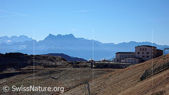 Foto: Rochers de Naye mit Bergstation und Hotel mit Ausbilck auf Dent du Midi.