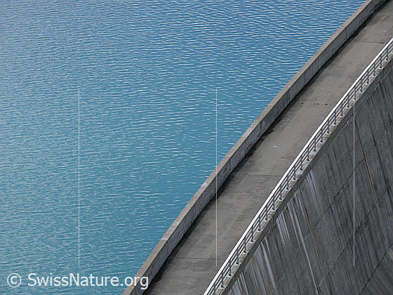 Foto: Staumauer am Griessee.