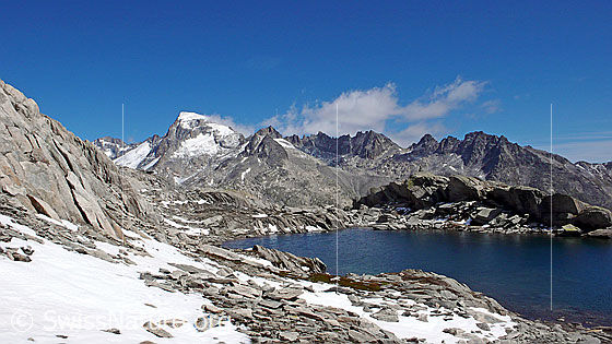 Foto: Galenstock, Sidelenhorn, Gross Furkahorn, Klein Furkahorn und Bergsee.
