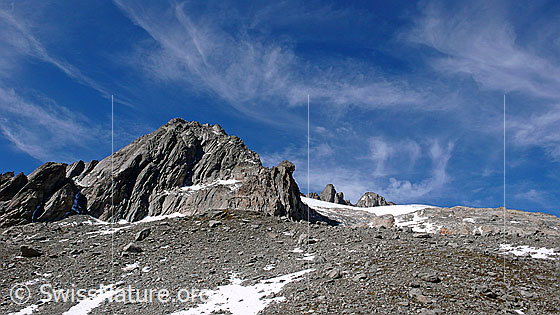 Foto: Schleierwolken über den Felsen der Gärstenhörner.