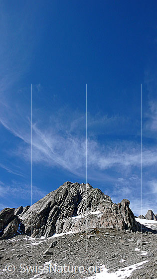 Foto: Schleierwolken über den Felsen der Gärstenhörner.