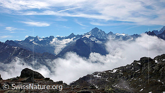 Foto: Wolkenstimmung in den östlichen Berner Alpen (Oberaarhon, Finsteraarhorn, Agassizorn).