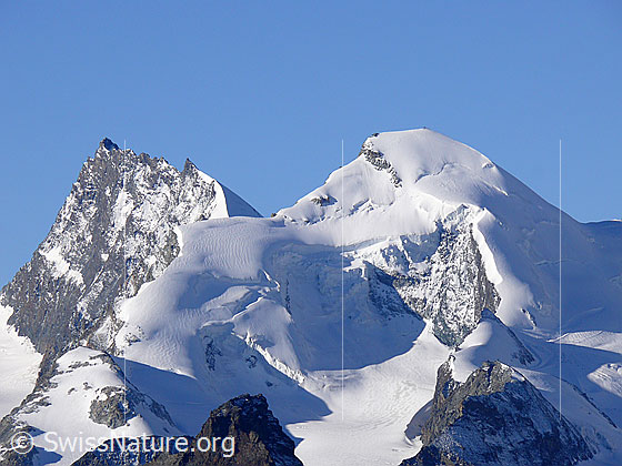 Foto: Rimpfischhorn und Allalinhorn.
Davor links der Hohlaubgletscher, rechts der Feegletscher.
