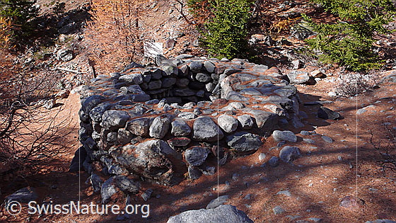 Foto: Kalkofen (historischer Kalkbrennofen) im Aletschgebiet.