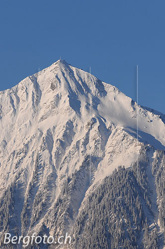 Foto: Frisch verschneiter Gipfel des Niesen.