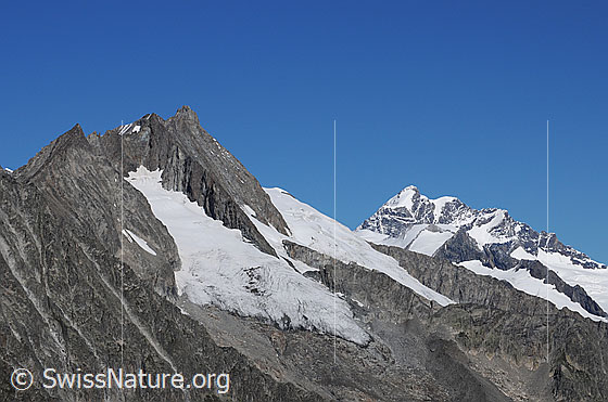 Foto: Kleines Dreieckhorn und Dreieckhorngletscher. Im Hintergrund die Jungfrau.