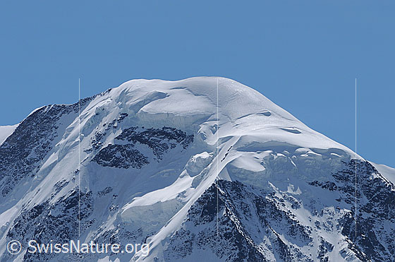 Foto: Westgipfel des Liskamm (Vorgipfel).
Die Normalroute führt von rechts über den Südwestgrat zum Westgipfel.