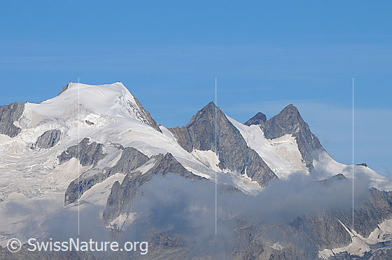 Foto: Gipfel: Gross Wannenhorn - Schönbühljoch - Schönbühlhorn - Gabelhornsattel - Chamm - Fiescher Gabelhorn mit Wolkenband.
Gletscher: Triftgletscher