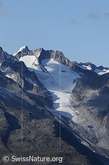 Foto: Oberaarhorn, Hinter Galmihorn und Bächigletscher mit Gletscherzunge.