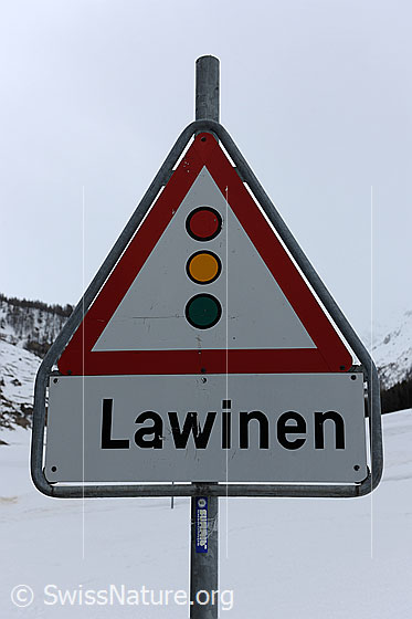 Foto: Warnsignal für Lawinen.