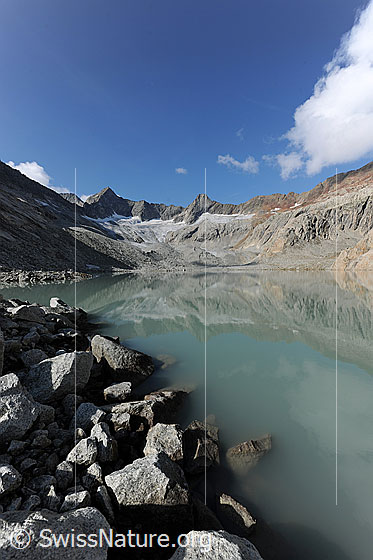 Foto: Gruebengletscher und Gruebensee mit Spiegelung.
Gipfel: Gross Diamantstock - Hiendertelltihorn