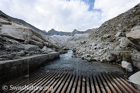 Foto: Wasserfassung zur Energiegewinnung im Hochgebirge.