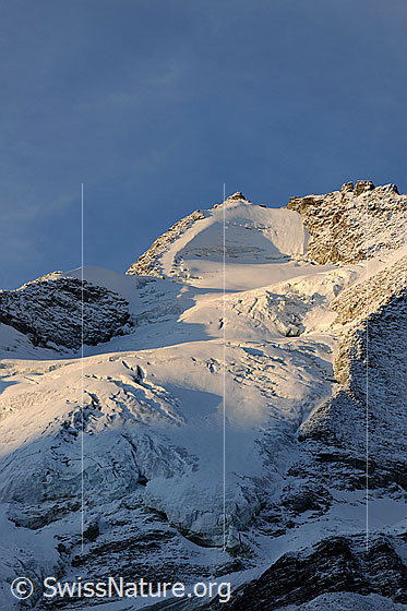 Foto: Les Diablons. Berggipfel und Diablonsgletscher im Morgenlicht.