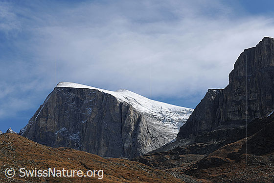 Foto: Üssers Barrhorn, Wallis. Der Gipfel ist mit wenig Neuschnee überzuckert.