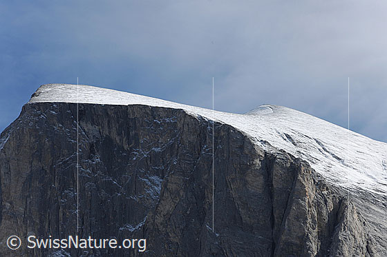 Foto: Üssers Barrhorn. Der Gipfel ist mit wenig Neuschnee überzuckert.