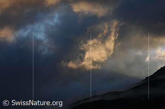 Foto: Wolkenstimmung am Simplon.