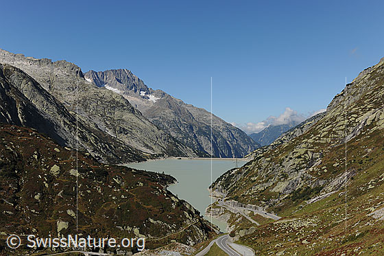 Foto: Räterichsbodensee (Stausee) am Grimselpass mit Blick zum Ritzlihorn.