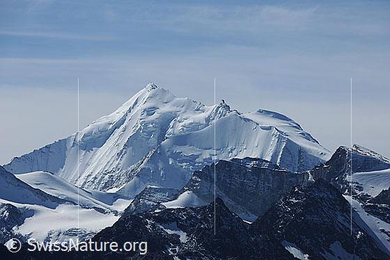Foto: Blick vom Augstbordhorn zu Weisshorn und Bishorn.
Gut zu sehen sind die Hängegletscher des Bisgletschers in der NE-Wand des Weisshorns.