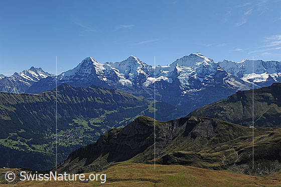 Foto: Herbstliche Berglandschaft mit Eiger, Mönch und Jungfrau.