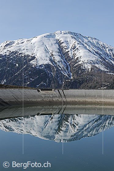 Foto: Spiegelung des Breithorns im Ausgleichsbecken.