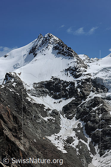 Foto: Fletschhorn.
Blick vom Jegihorn in die steilen Bergflanken.