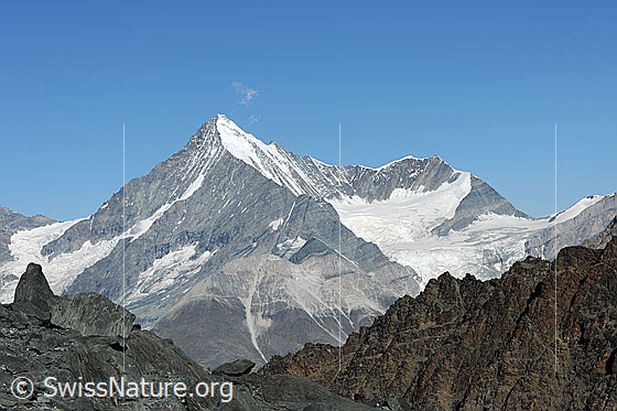 Foto: Weisshorn und Bishorn mit Rotgrat im Vordergrund.
Gletscher: Schaligletscher und Bisgletscher