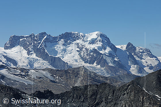 Foto: Breithorn und Klein Matterhorn.
Roccia Nera, Breithornzwillinge, Breithorn, Klein Matterhorn und Testa Grigia.