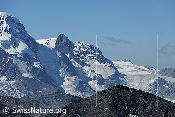 Foto: Klein Matterhorn und Testa Grigia.
Im Vordergund das Fluehorn.
In der Fallinie des Klein Matterhorns: Der Gornergrat.