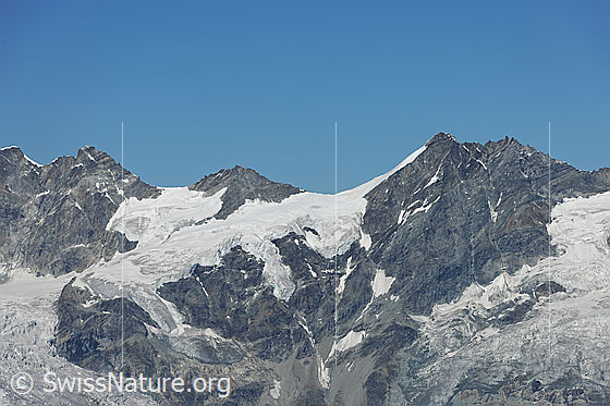 Foto: Pointe Sud de Moming, Pointe Nord du Moming, Schalihorn, Hohlichtgletscher und Schaligletscher.
Gletscher: Hohlichtglestscher (links) und Schaligletscher (rechts).