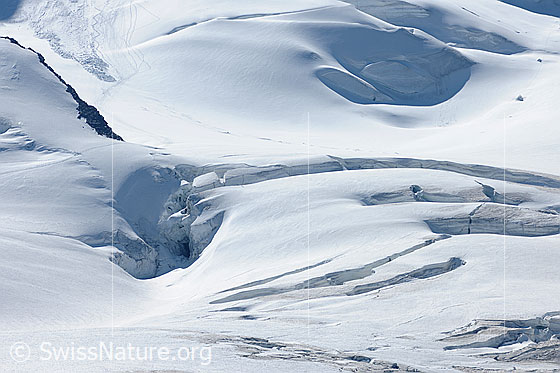 Foto: Mellichgletscher mit Gletscherspalten.