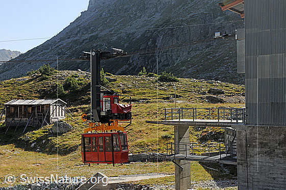 Foto: Werkbahn bei der Ankunft an der Bergstation.