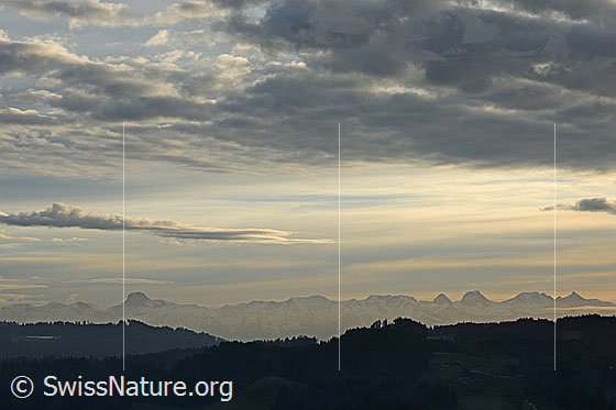 Foto: Abendbild: Wolkenstimmung über Stockhorn und Gantrischkette.