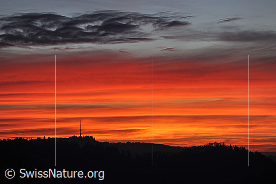 Foto: Abendstimmung und starkes Abendrot am Wolkenhimmel.