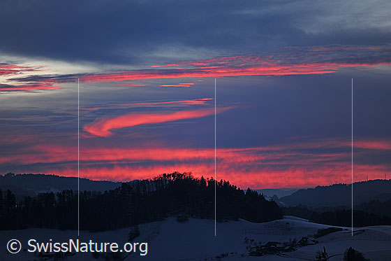 Foto: Wolkenstimmung mit Abendrot über dem Emmental.