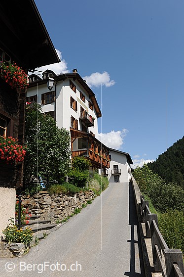 Foto: Im Bergdorf Binn / Schmidigihischere im Binntal.