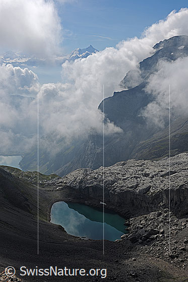 Foto: Wolkenstimmung über dem Lac de Ténéhet.