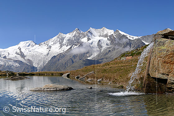 Foto: Kreuzbodensee und Mischabel: Alphubel, Täschhorn, Dom, Lenzspitze, Nadelhorn, Ulrichshorn.