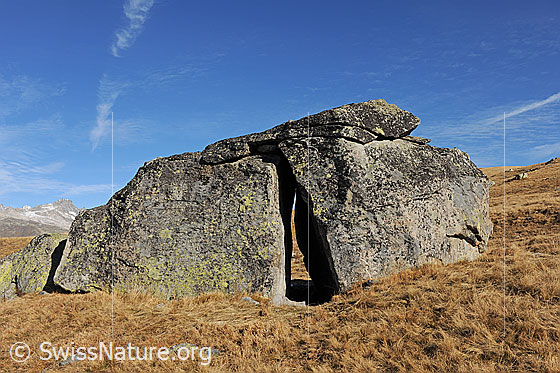 Foto: Gespaltener Felsblock.