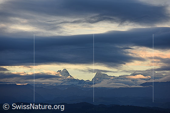 Foto: Wolkenstimmung mit Schreckhorn und Finsteraarhorn