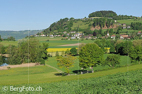 Foto: Belpberg und das Dorf Gerenzsee