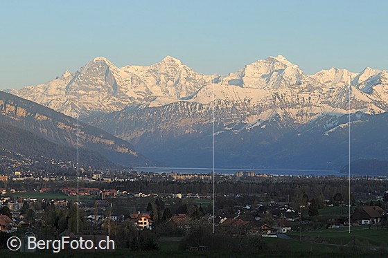 Foto: Eiger, Mönch und Jungfrau aus der Region Thun.