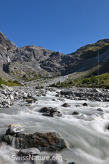Foto: Junge Kander im Gasteretal (Langzeitbelichtung).