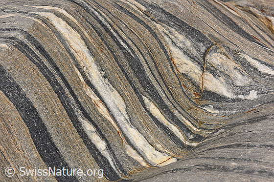 Foto: Strukturen im Gletscherschliff.
